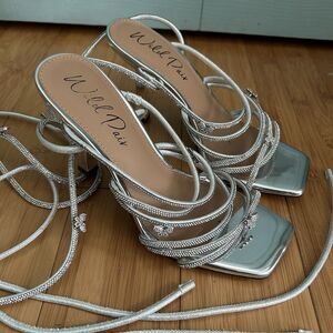 Wild Pair Womens Silver Sparkle Butterfly Heels 7 Square Toe Tie Up Leg Club
